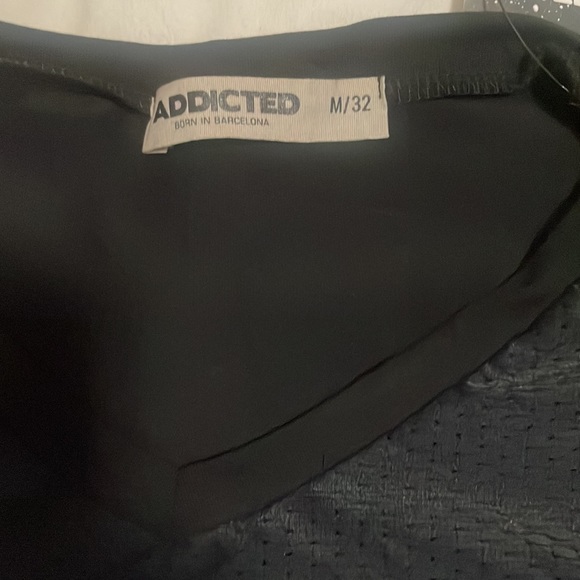 New Addicted black and yellow v neck tshirt - Picture 3 of 6